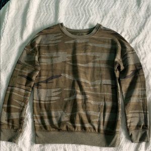 Super soft Camo long sleeve sweater XS
